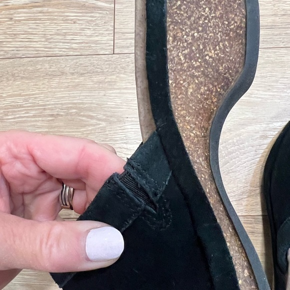 DOCKERS black suede clogs with decorative floral stitching - Picture 4 of 12